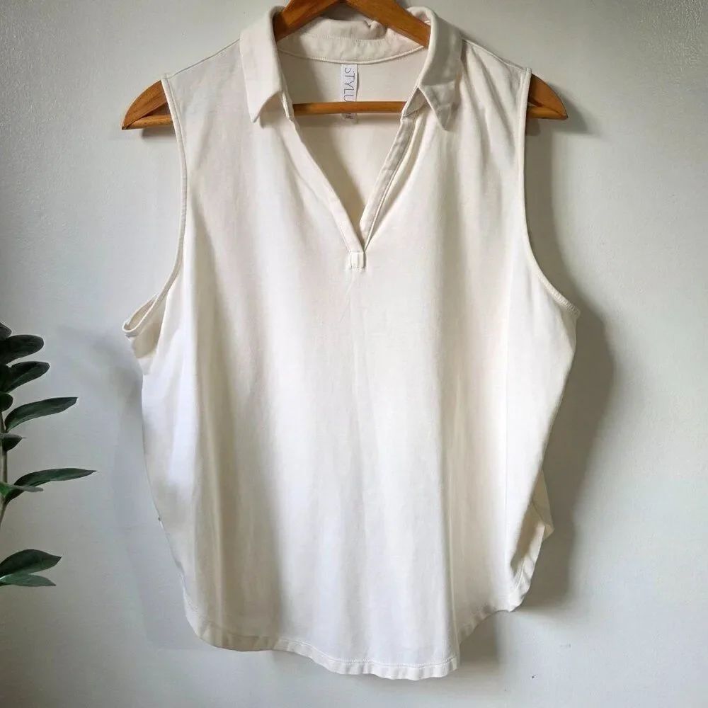NEVER WORN STYLUS CREAM SLEEVELESS COLLARED SPLIT V TANK TOP SIZE XL
